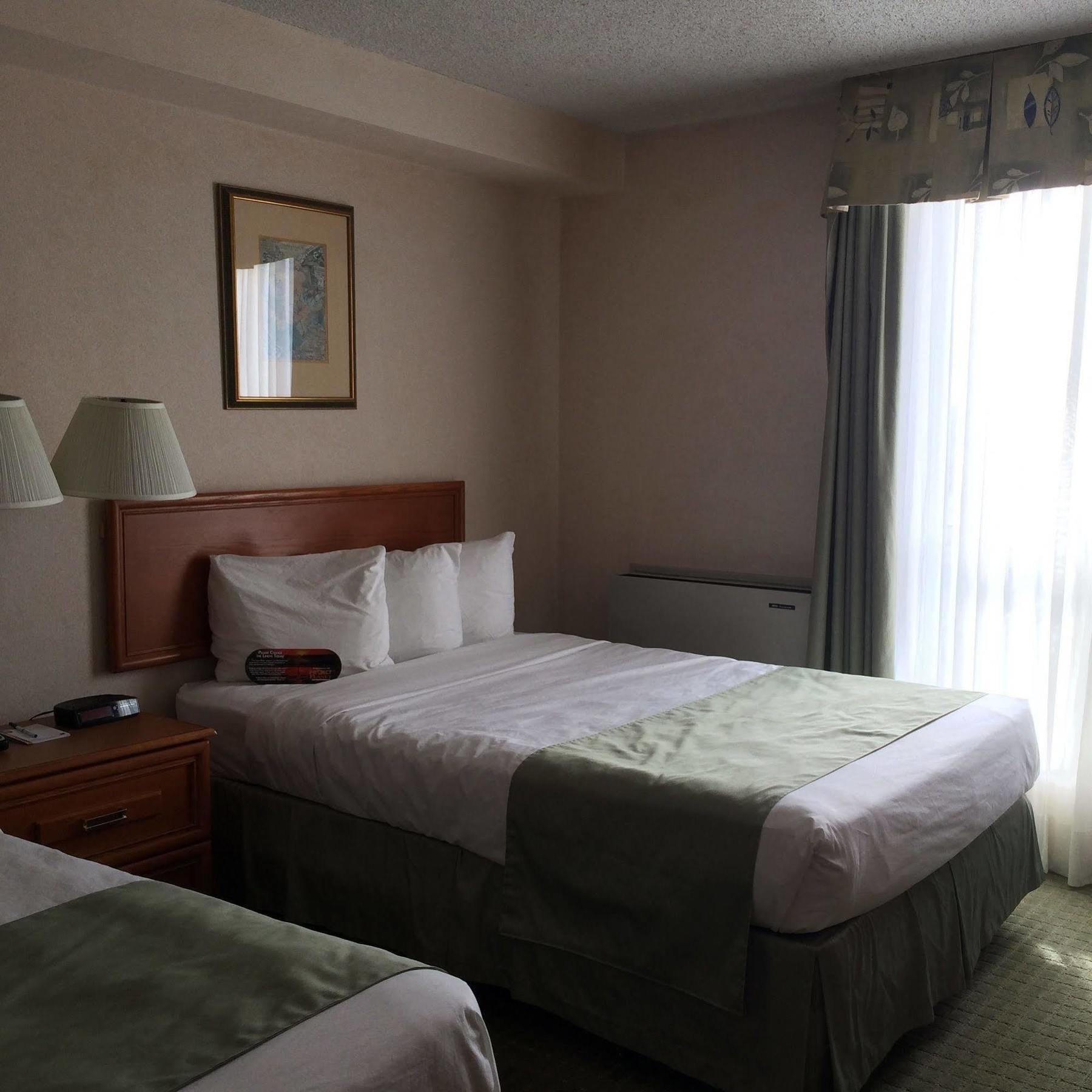 โฟร์ พอยต์ บาย เชอราตัน โทรอนโตแอร์พอร์ต อีสต์ Hotel โตรอนโต ภายนอก รูปภาพ