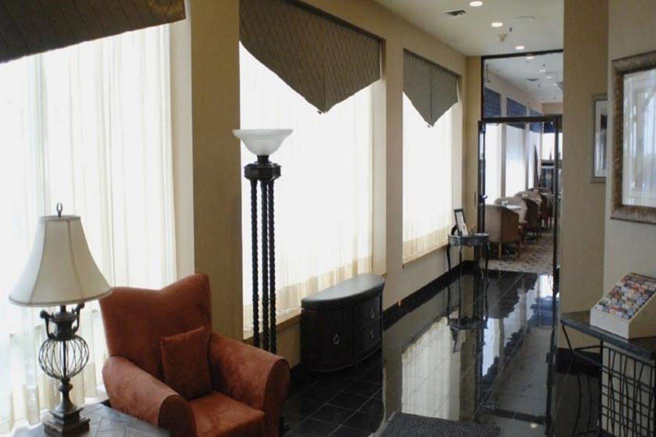 โฟร์ พอยต์ บาย เชอราตัน โทรอนโตแอร์พอร์ต อีสต์ Hotel โตรอนโต ภายนอก รูปภาพ