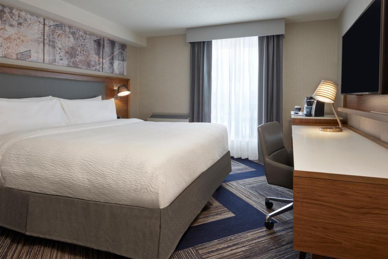 โฟร์ พอยต์ บาย เชอราตัน โทรอนโตแอร์พอร์ต อีสต์ Hotel โตรอนโต ภายนอก รูปภาพ
