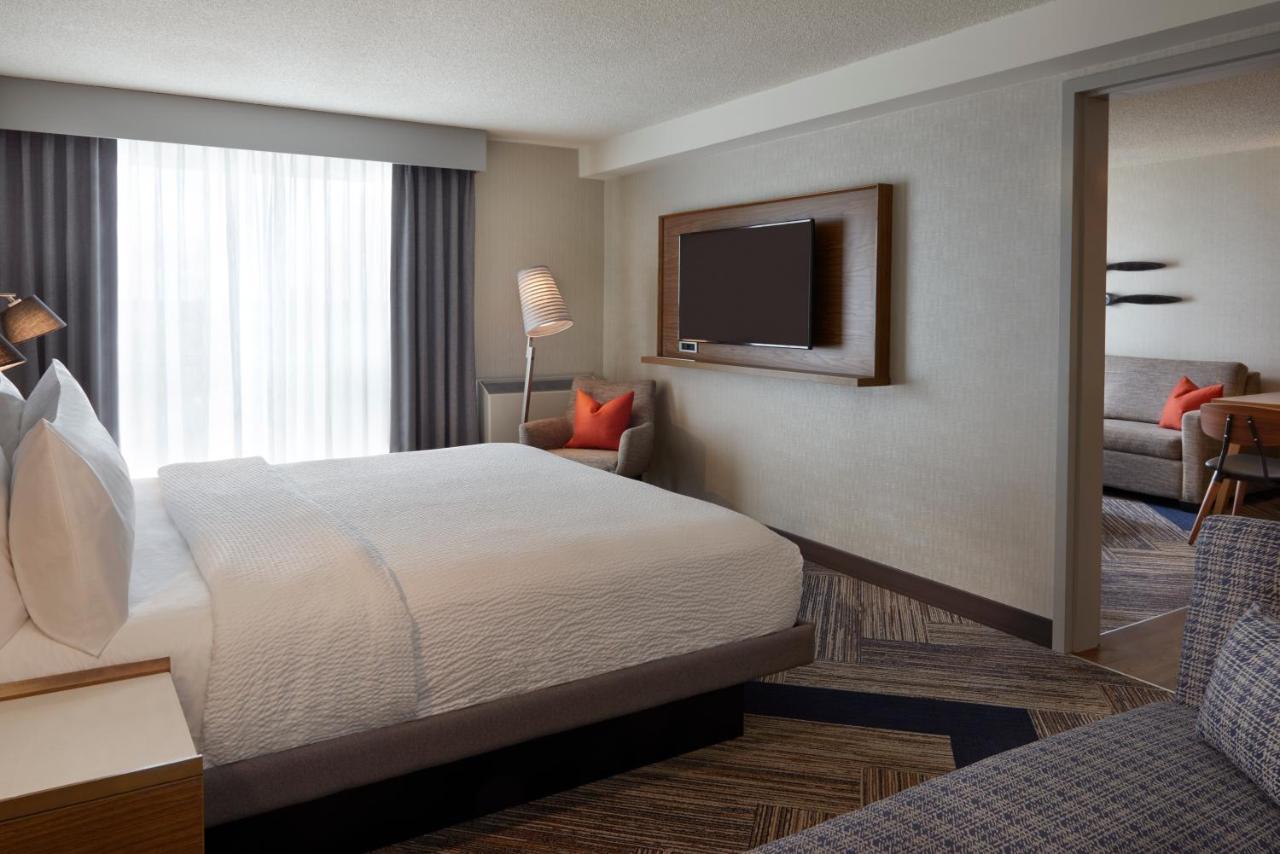 โฟร์ พอยต์ บาย เชอราตัน โทรอนโตแอร์พอร์ต อีสต์ Hotel โตรอนโต ภายนอก รูปภาพ